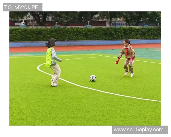 足球明星门将如何选择适合自己的球鞋提升比赛表现与技术发挥